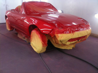 Mazda Miata maalauksessa