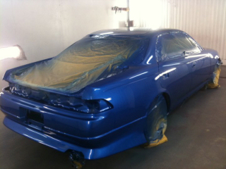 Toyota Mark2 maalauksessa